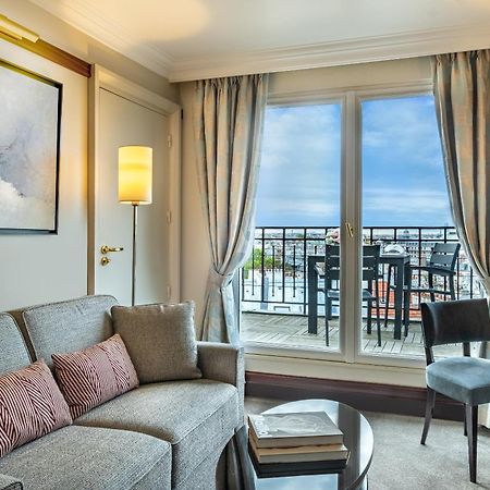 皇家庞特酒店 巴黎 外观 照片 A suite at the hotel