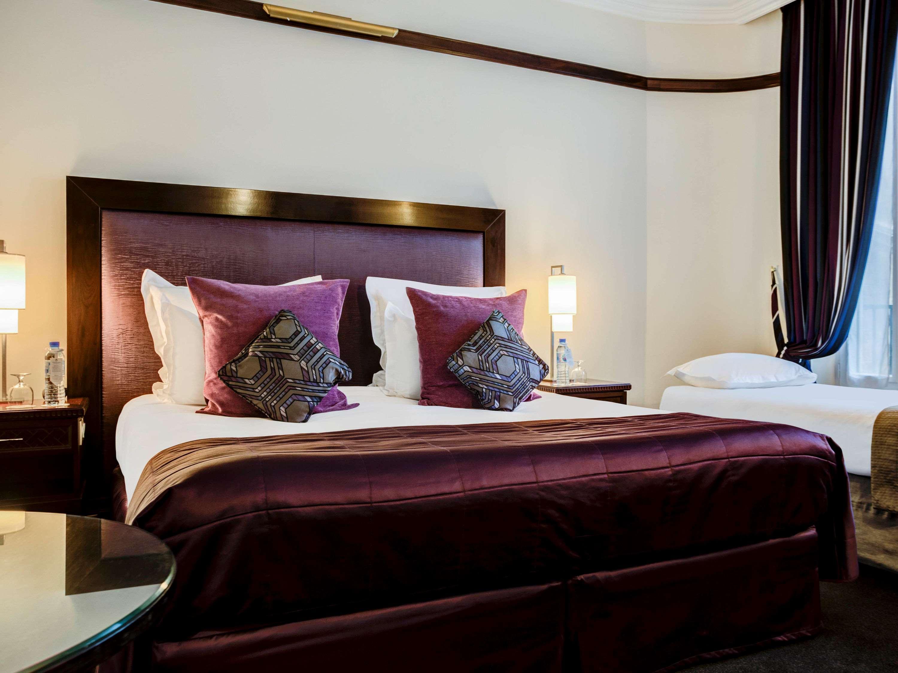 皇家庞特酒店 巴黎 外观 照片 A bedroom at the hotel