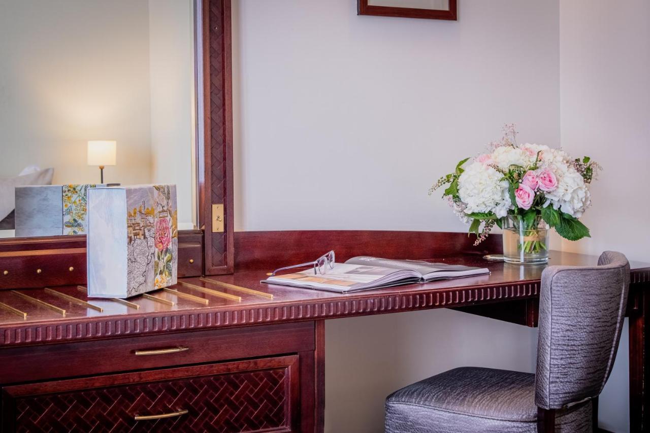 皇家庞特酒店 巴黎 外观 照片 A dressing table