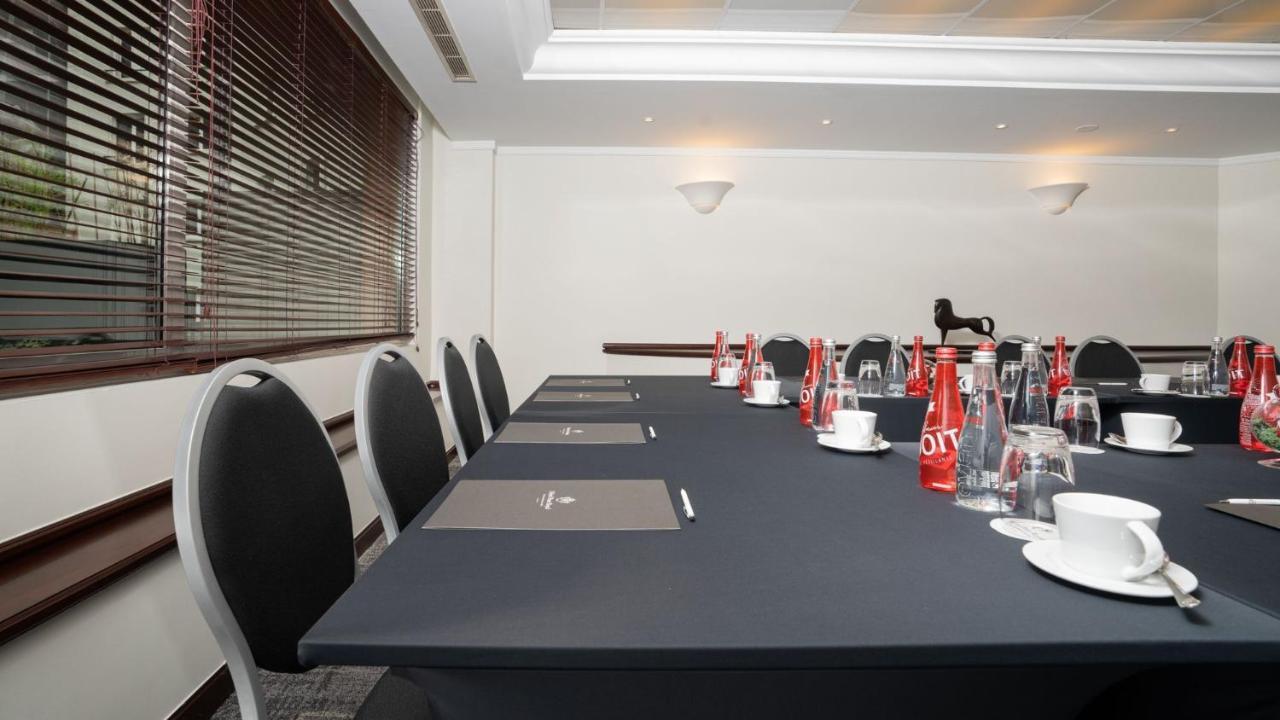 皇家庞特酒店 巴黎 外观 照片 Meeting room at the Hilton London Heathrow
