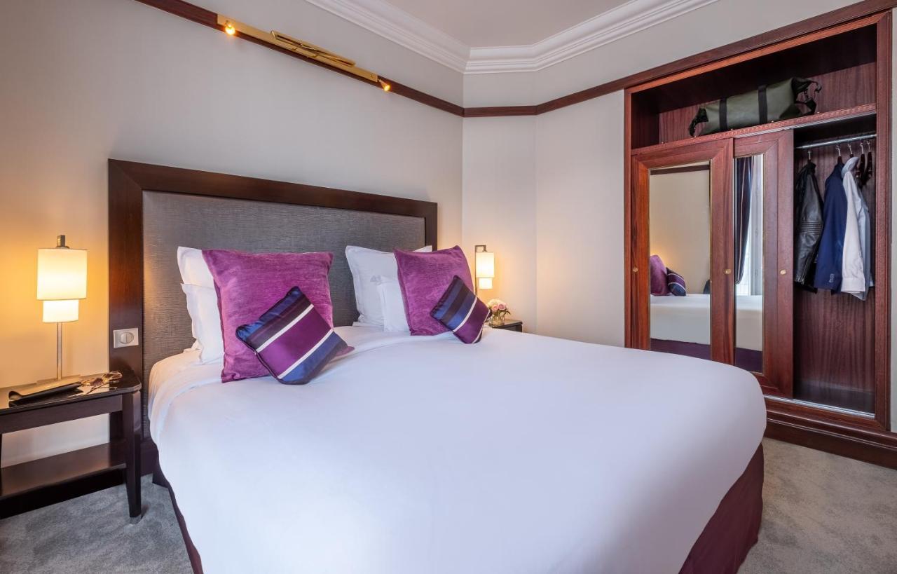 皇家庞特酒店 巴黎 外观 照片 A bedroom at the hotel