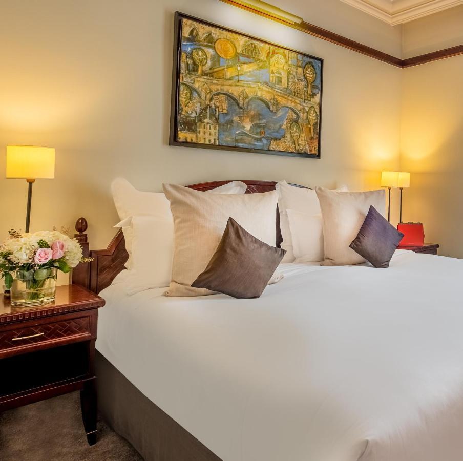 皇家庞特酒店 巴黎 外观 照片 A bedroom at the hotel
