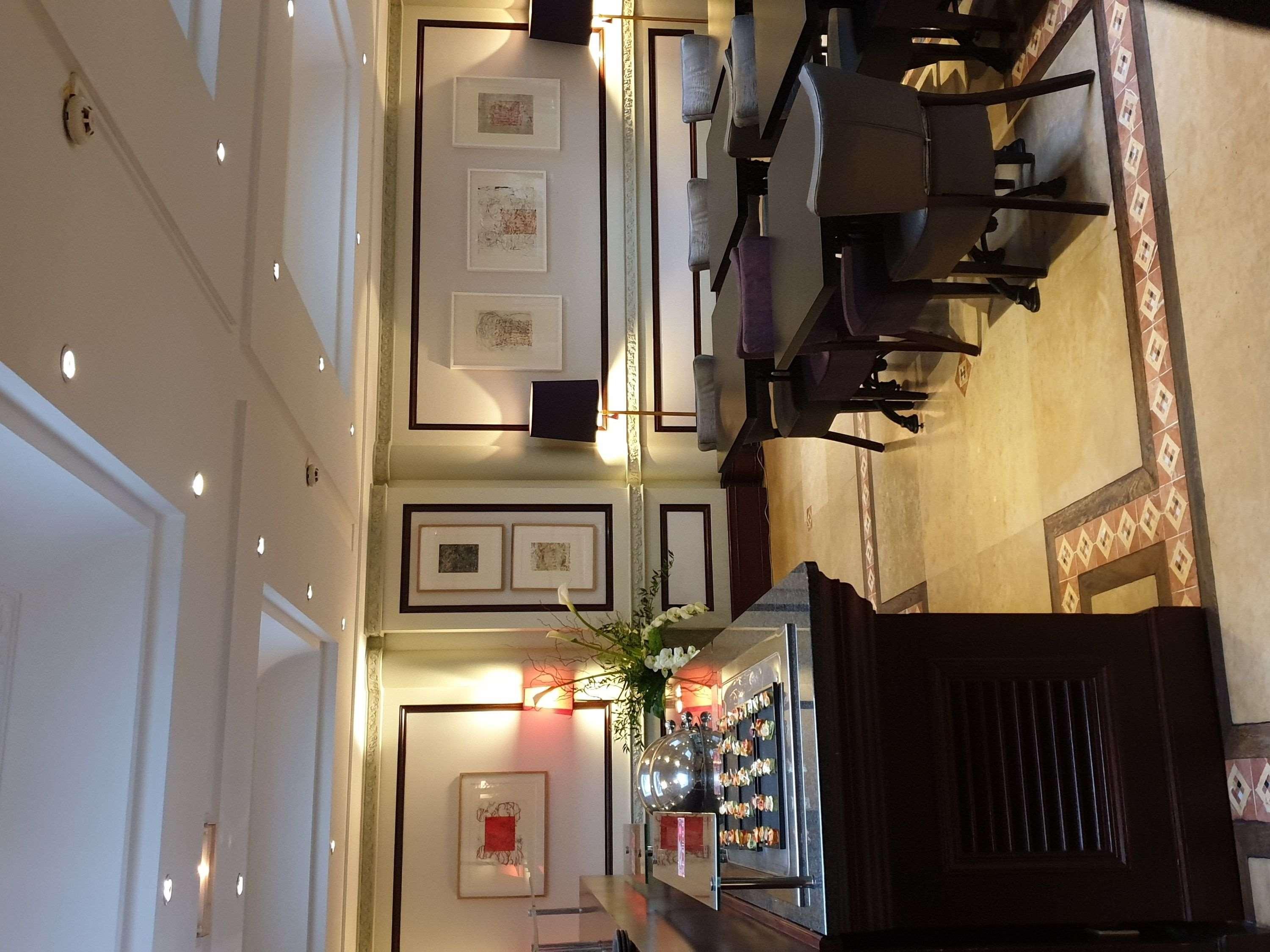 皇家庞特酒店 巴黎 外观 照片 Interior of the restaurant