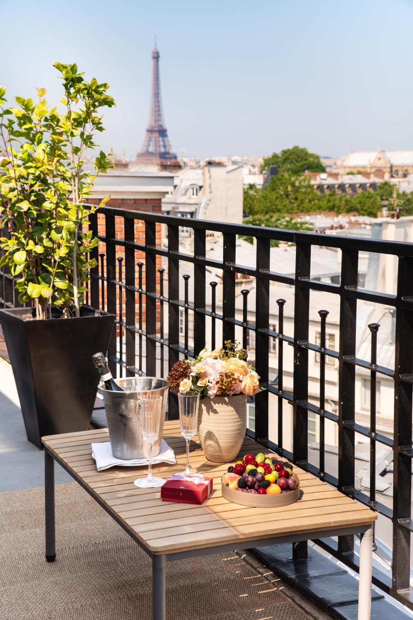 皇家庞特酒店 巴黎 外观 照片 A balcony