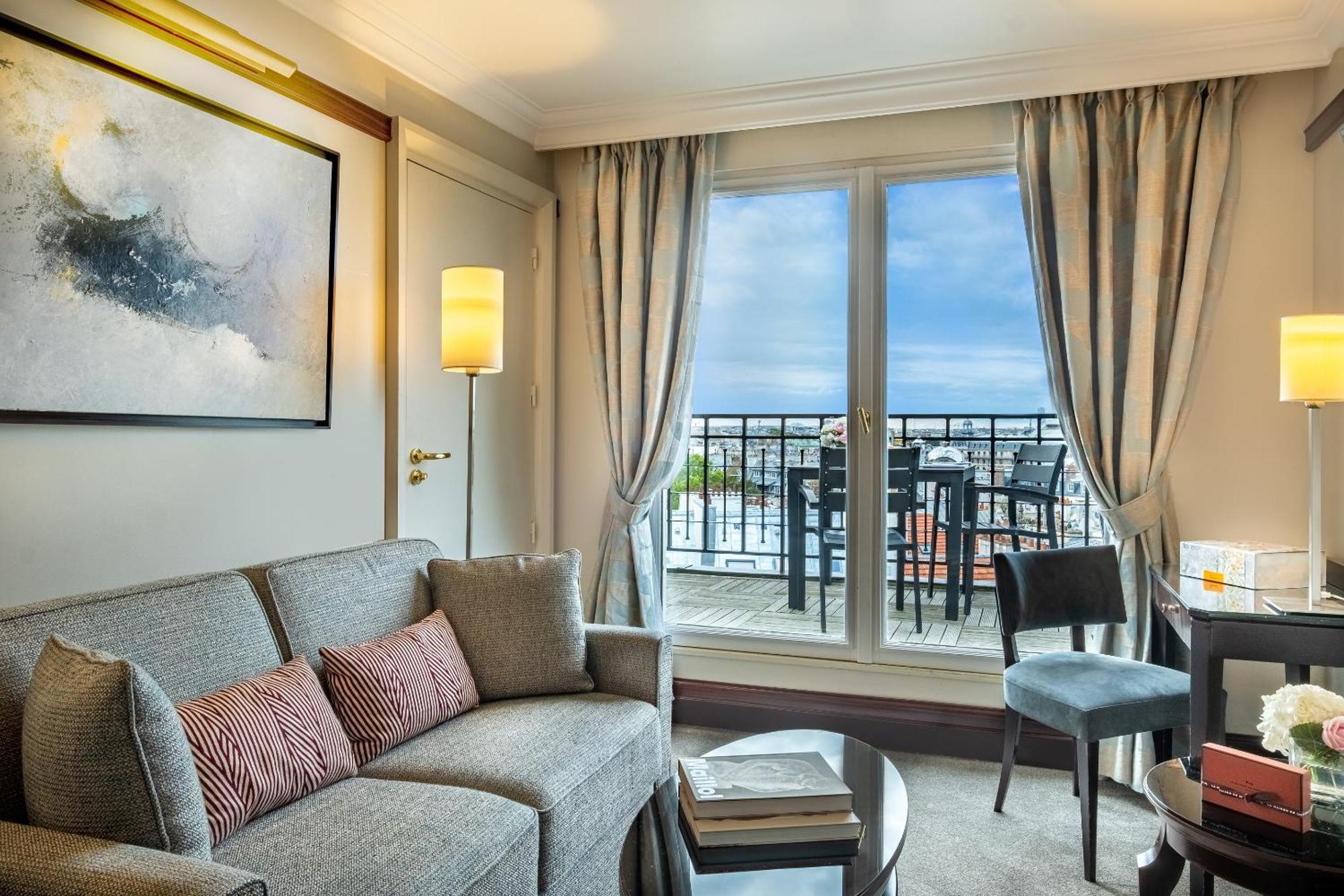 皇家庞特酒店 巴黎 外观 照片 A suite at the hotel