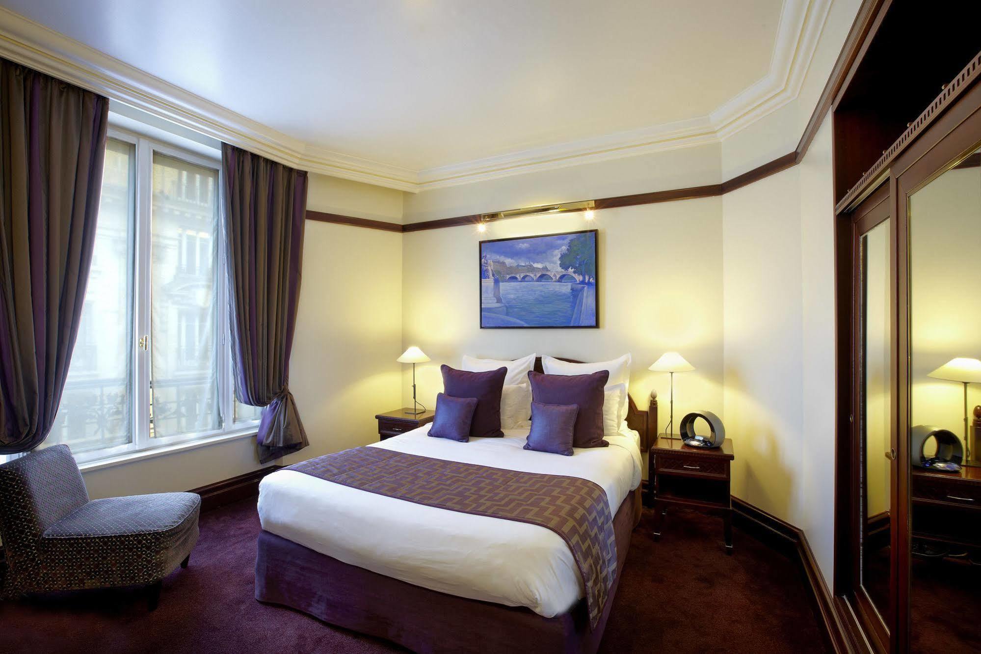 皇家庞特酒店 巴黎 外观 照片 A room at the hotel