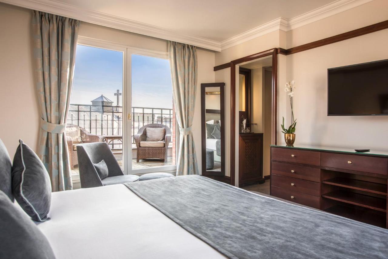 皇家庞特酒店 巴黎 外观 照片 A room at the hotel